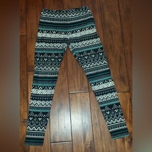 girls full tilt XS leggings black with colored pattern